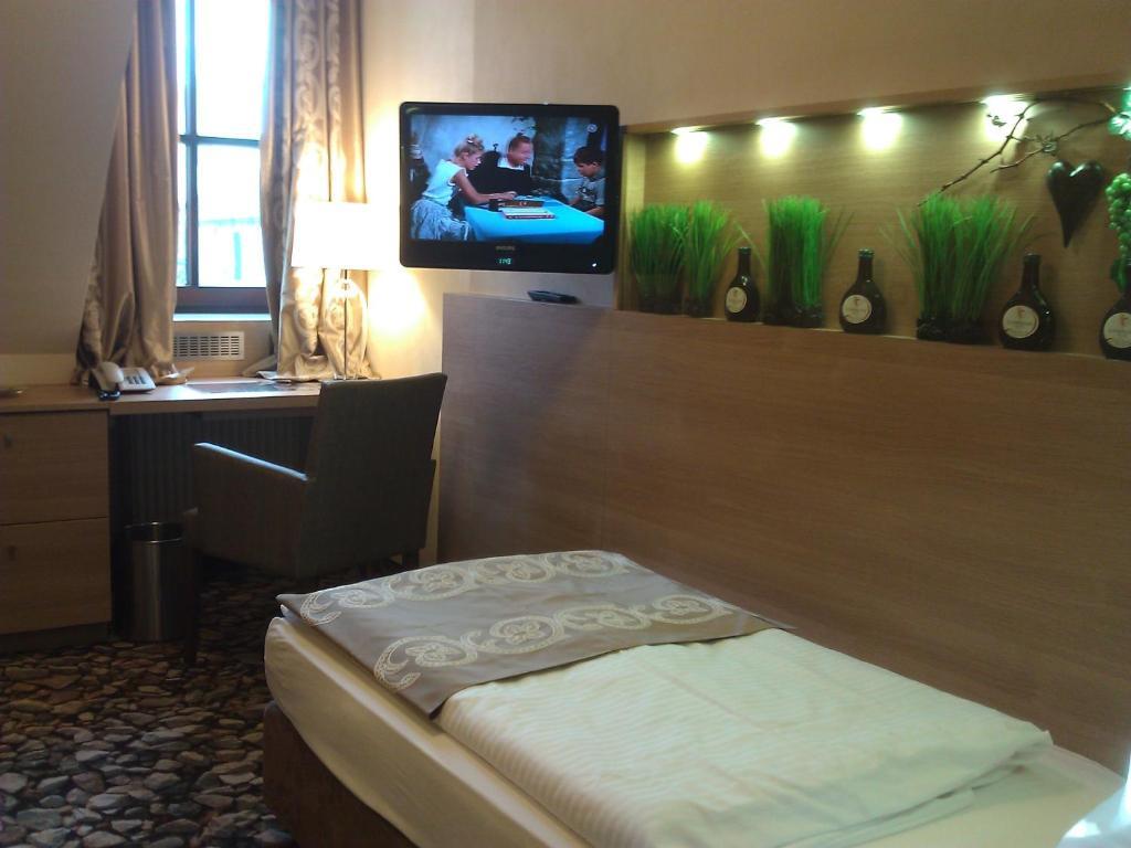 Spundloch- Das Hotel & Weinrestaurant Veitshöchheim Δωμάτιο φωτογραφία